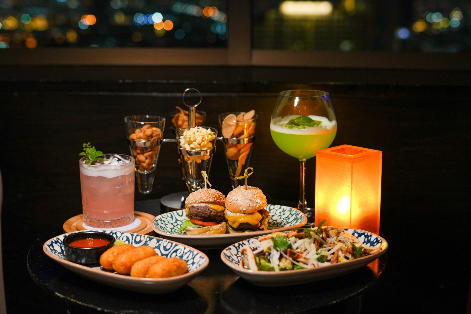 ThreeSixty Jazz Lounge at Millennium Hilton Bangkok 2 Snacks + Free Flow Alcohol Drink 2 Hours