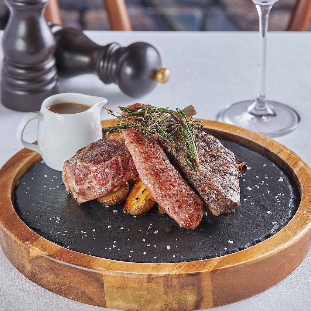 Alberto’s Pizzeria & Trattoria Novotel Bangkok Future Park Rangsit Sharing Set for 2 People