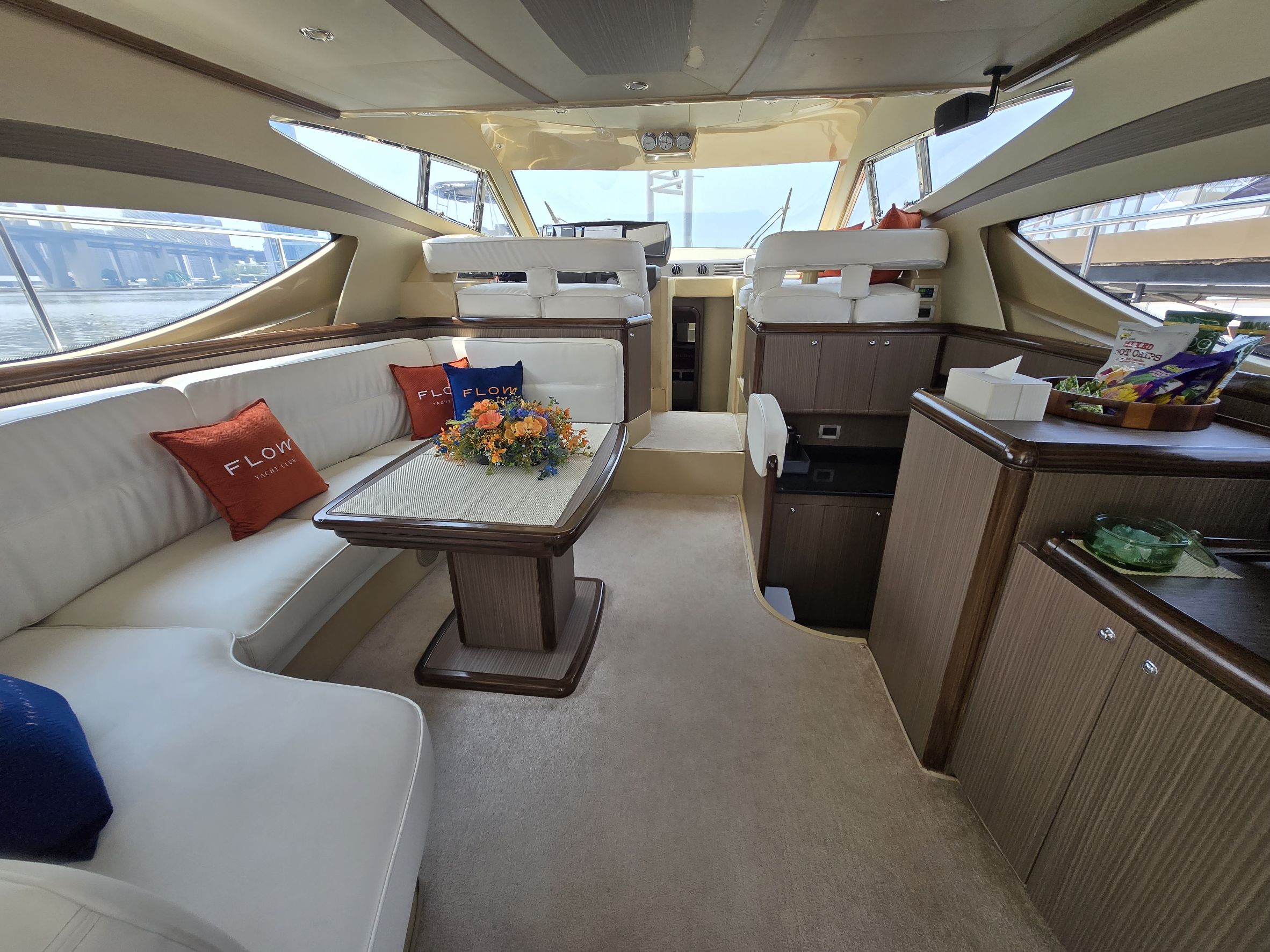 Flow Yacht Club FERRETTI YACHTS 460 for 12 People