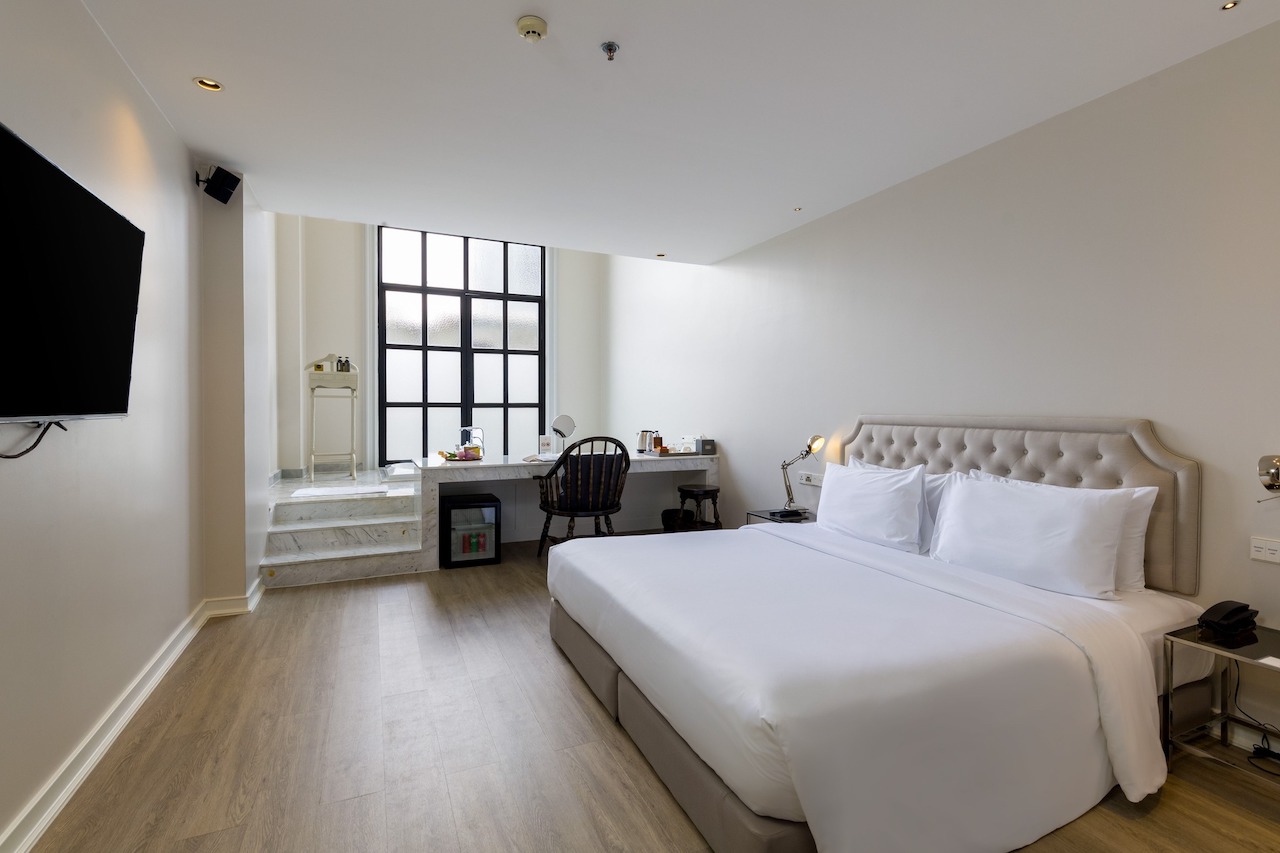 Hotel Once Bangkok (Staycation) 1 Night at Executive Jacuzzi Room with Sharing Set & Specialty Sparkling Wine for 2 People