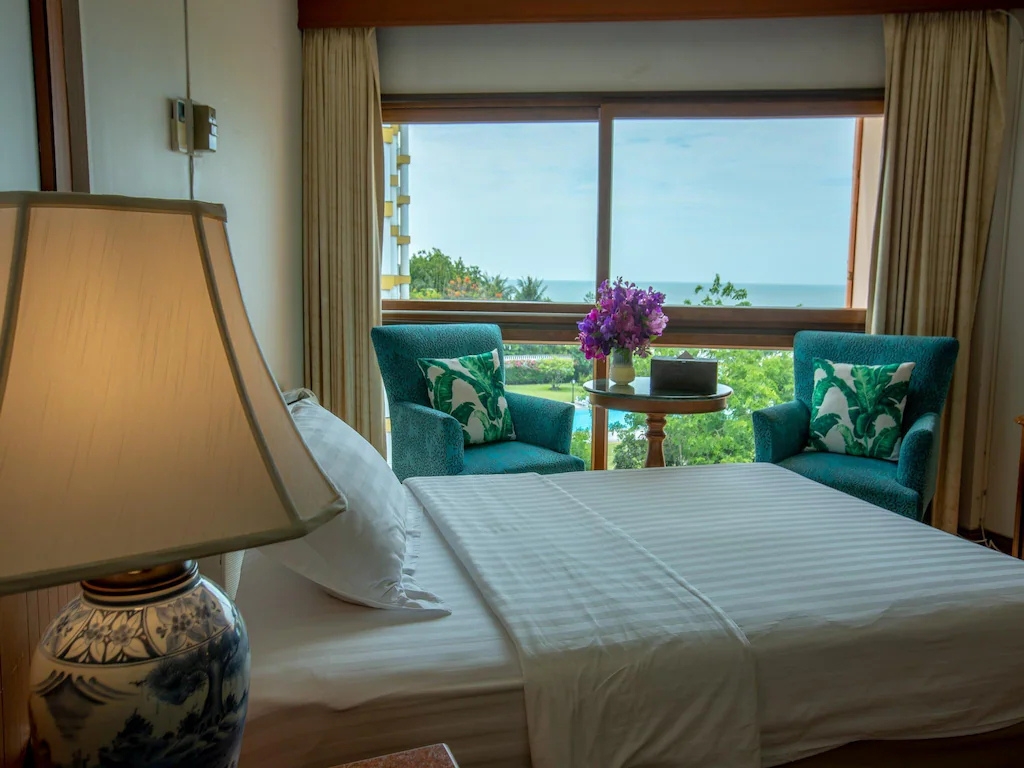 Sailom Hotel Staycation (Hua hin) 1 Night at Sailom Hotel l  Deluxe Room (1 day booking in advance)
