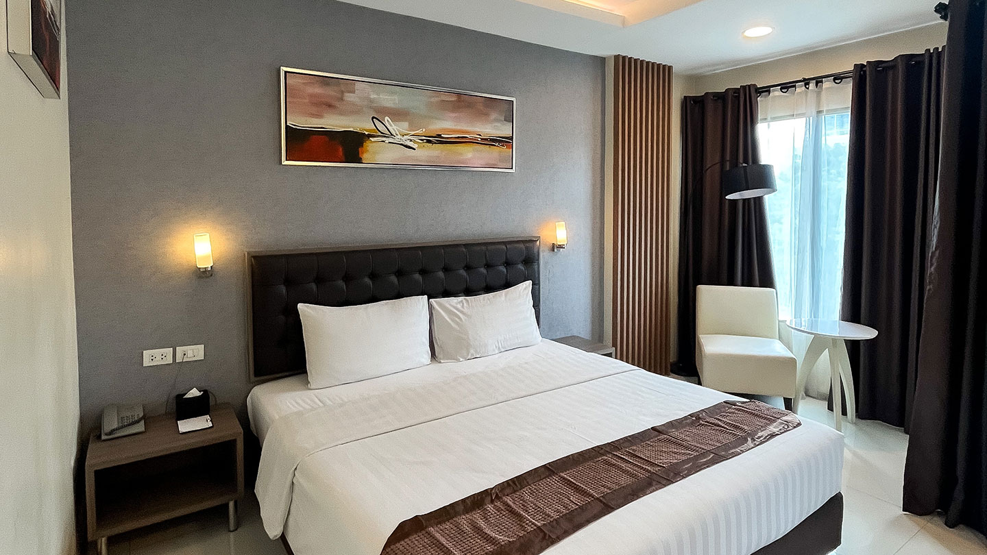 Picnic Hotel Bangkok Staycation 1 Night at Picnic Hotel l Standard Room (1 day booking in advance)