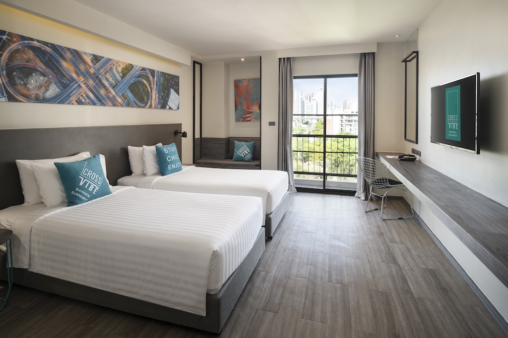 Cross Vibe Bangkok Sukhumvit Staycation NEW Foodie Staycation 🍕🍖🥩🍝 - Standard Twin Room