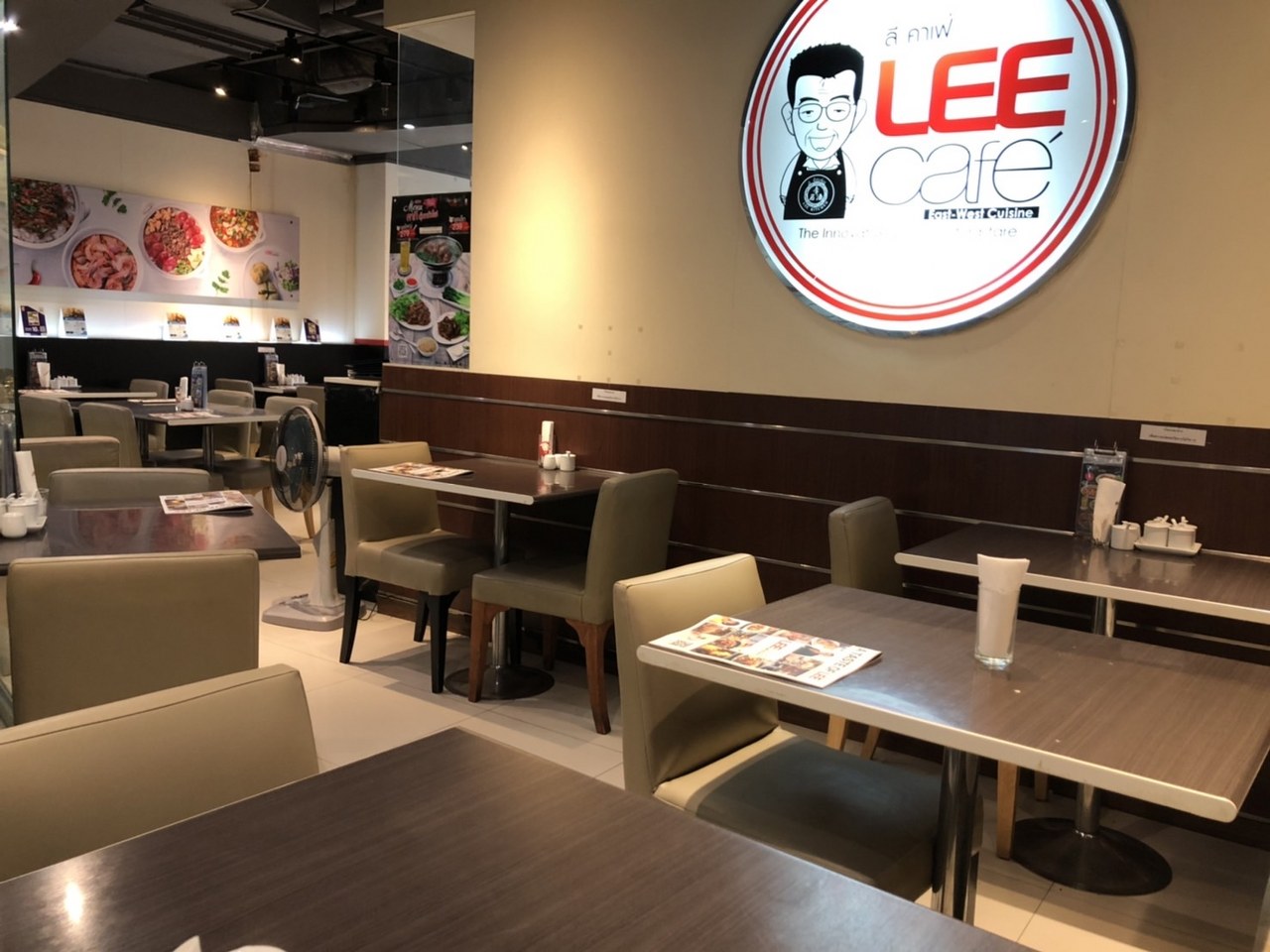 LEE Cafe' Phloenchit Center