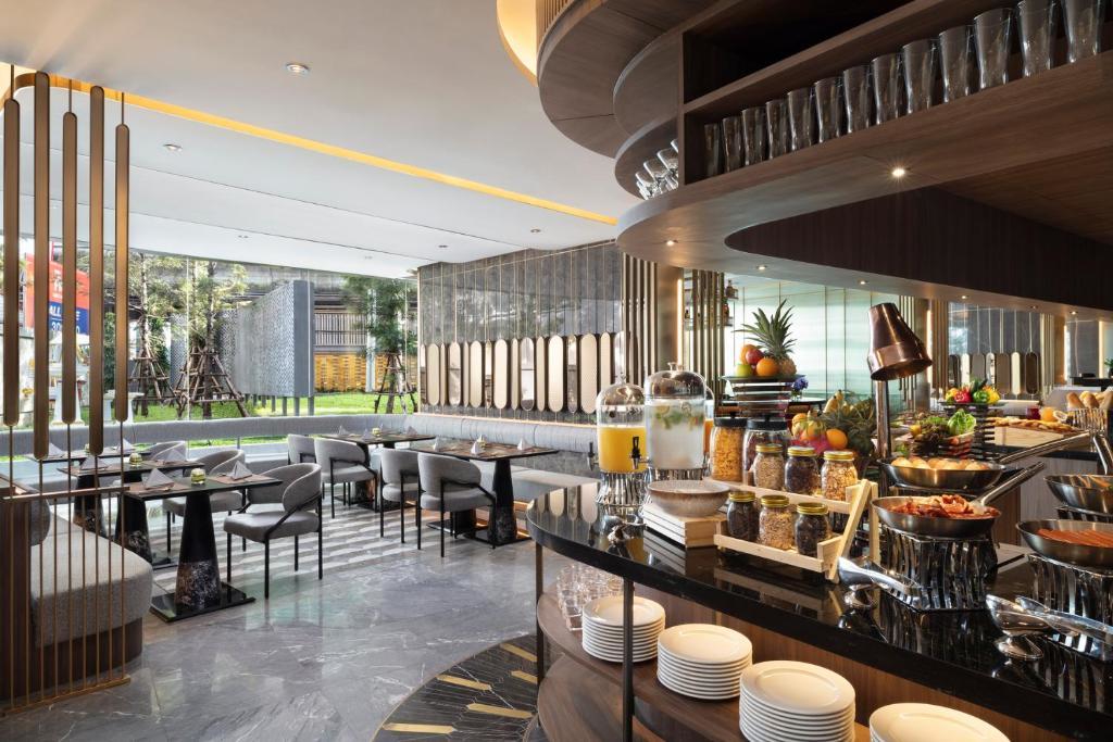 Charm Cuisine at Oakwood Suites Tiwanon