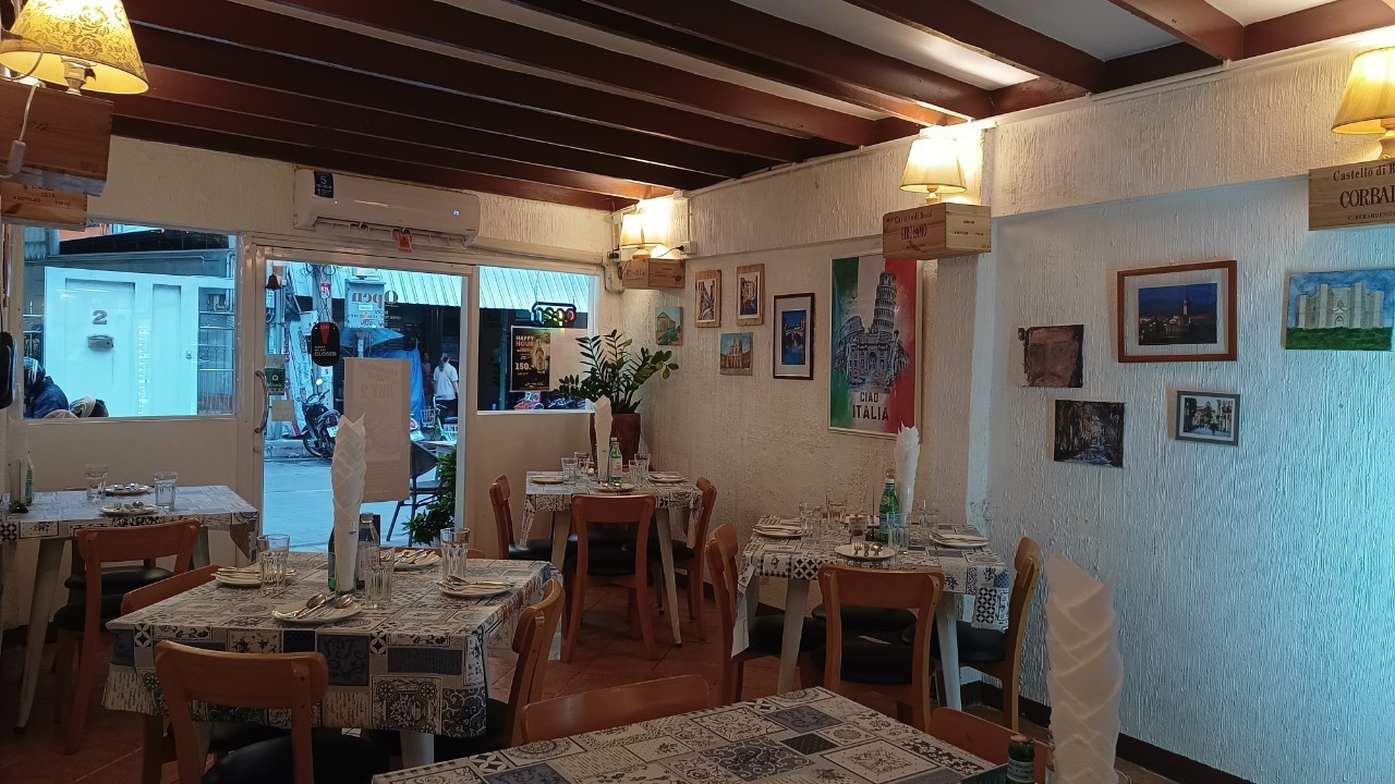 restaurant image