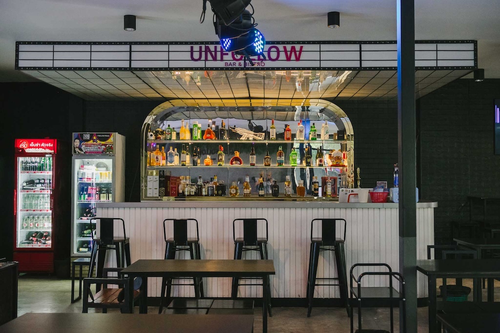 UNFOLLOW BAR&BISTRO