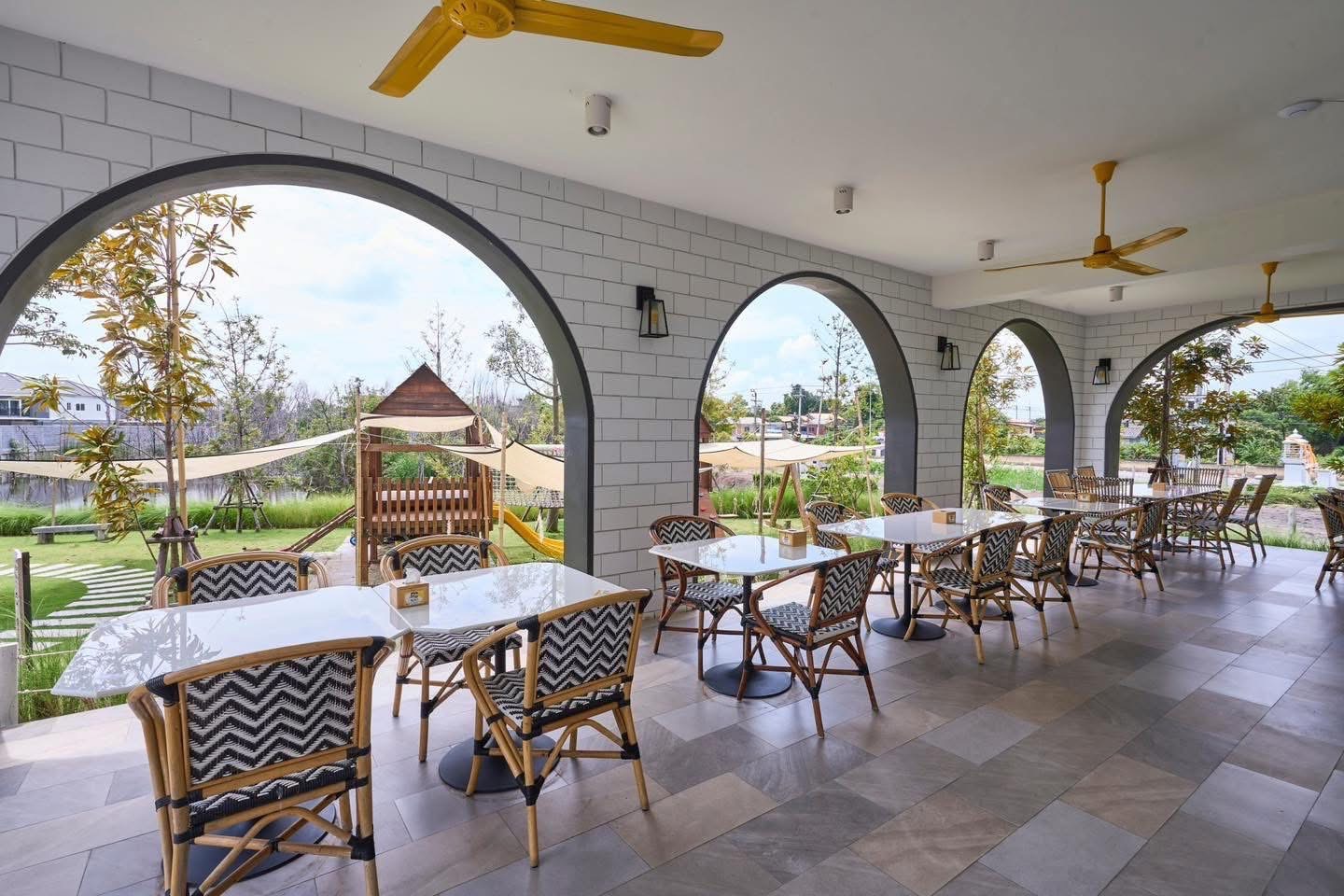 restaurant image
