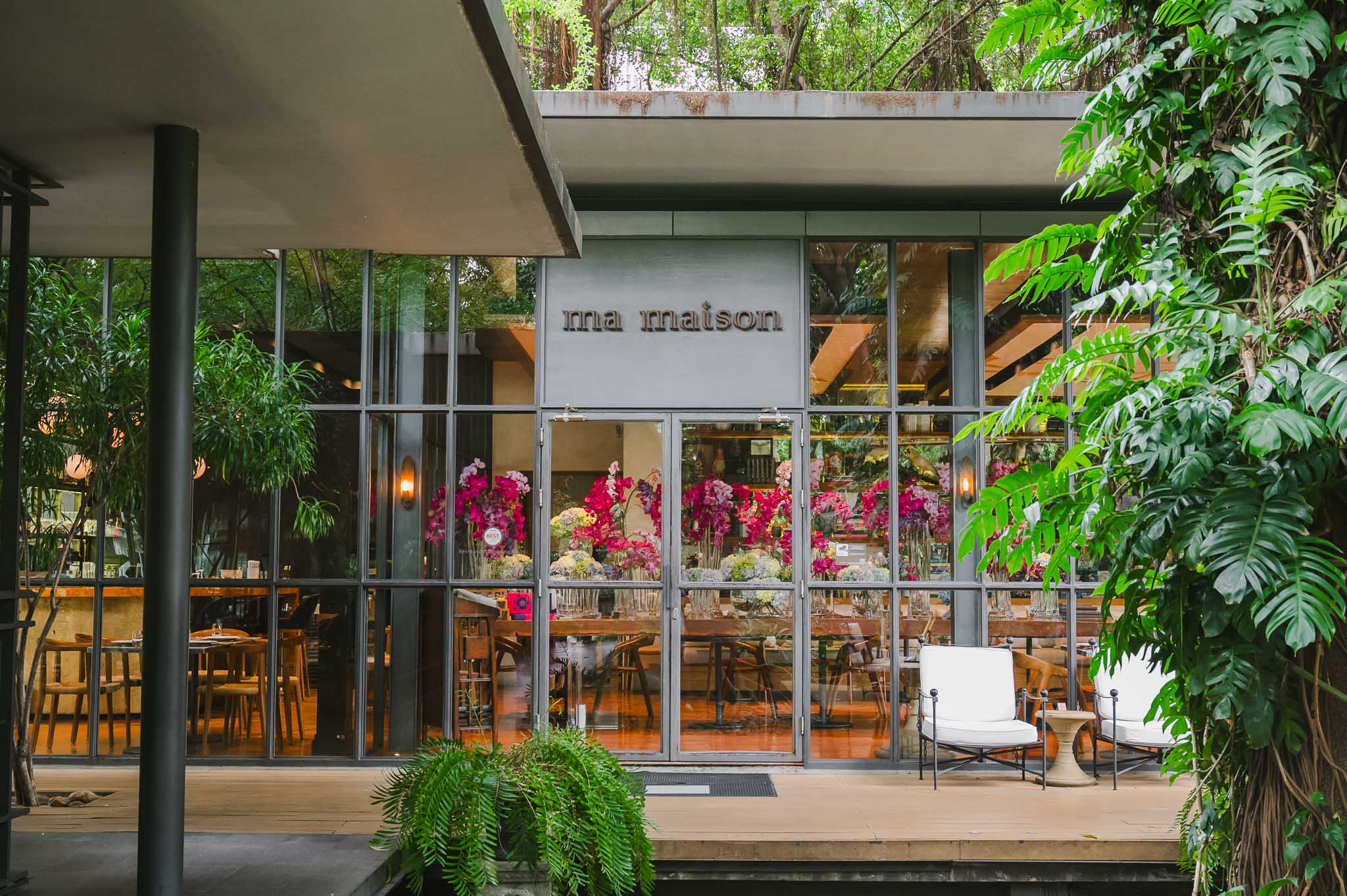 restaurant image