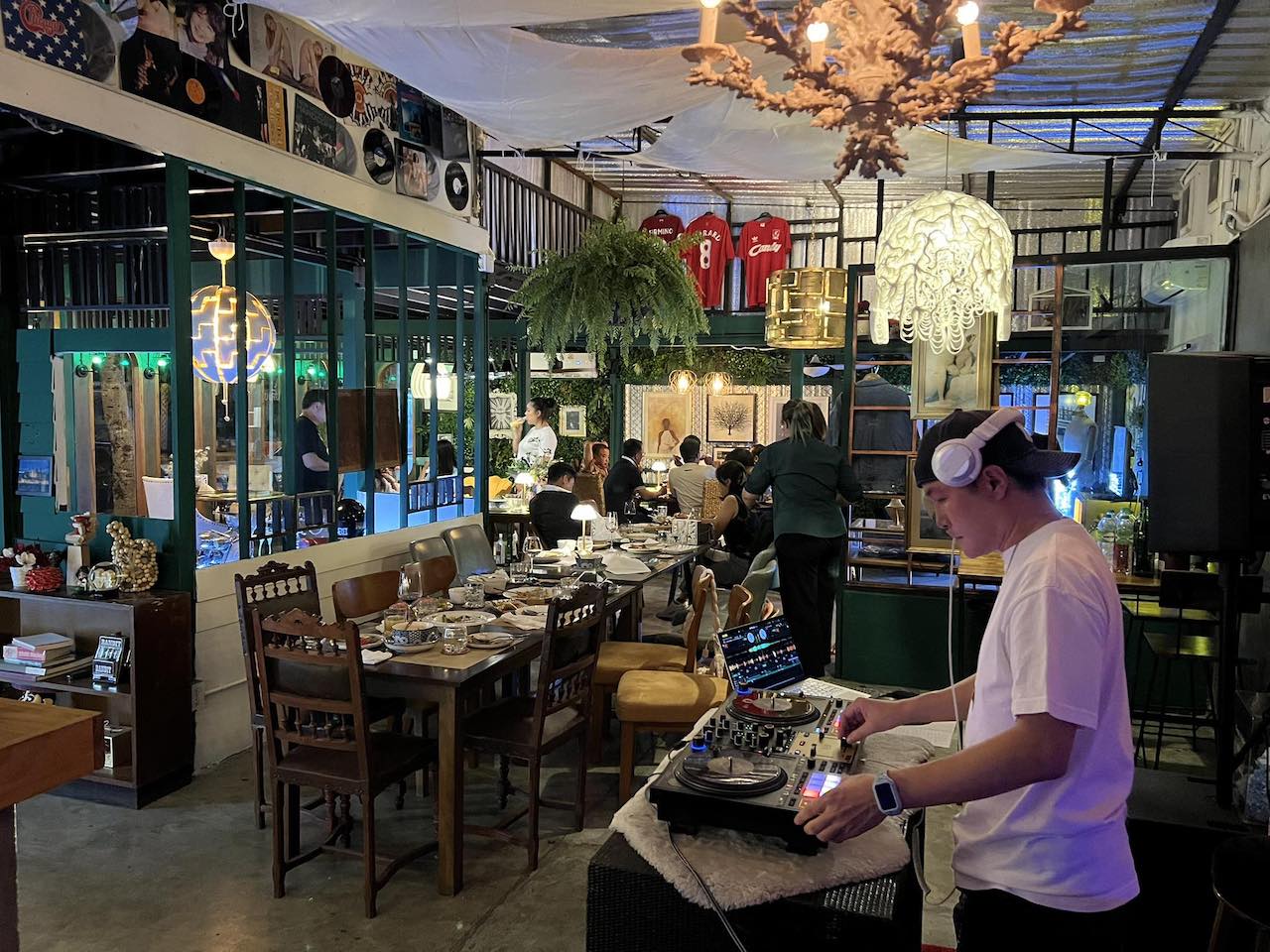 ARIES 24 Cafe' & Resto Bar