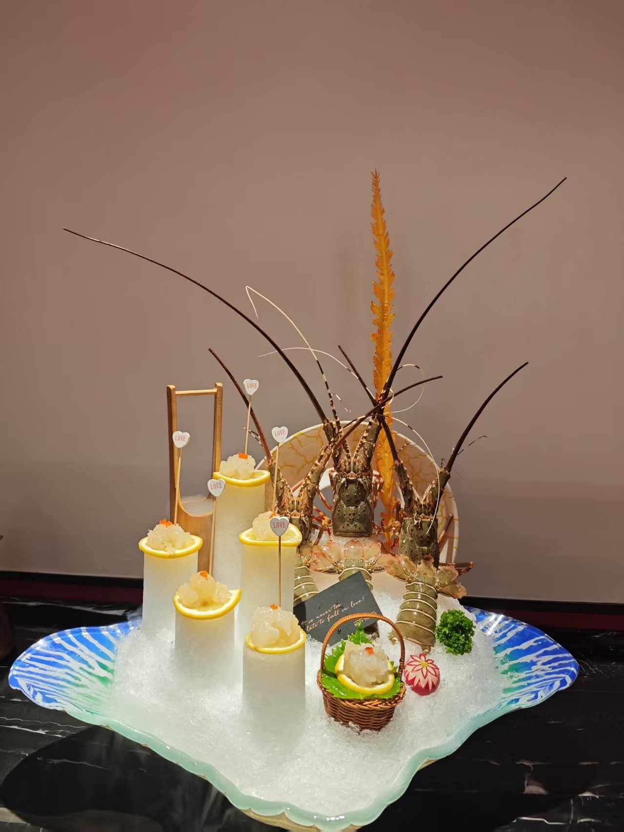 Yi Lu Lingxian Seafood Hotpot